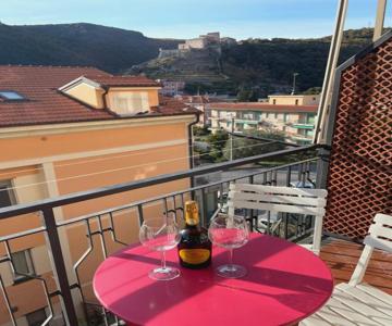 Bike & Sea under castle dreams at Finalborgo
