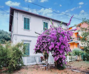 Casa elegante in mezzo al verde