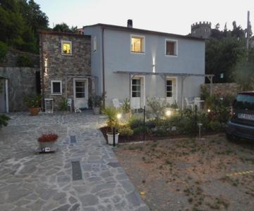 Pie Del Castello