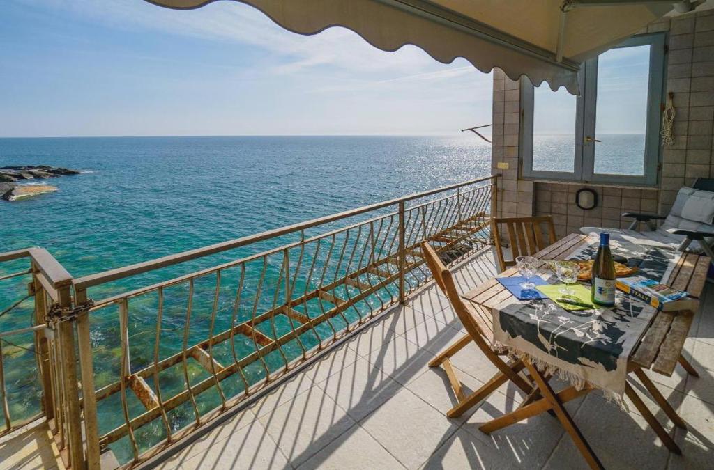 Unda de Ma Apartment with AC & Sea View Balcony