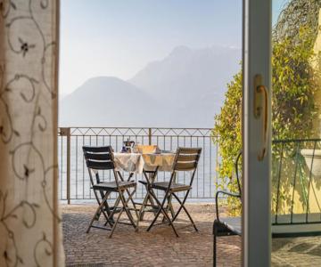 Il Glicine sul Lago - Wisteria on the lake