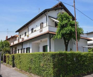 Casa Dori x 6 persone 3 camere, 2 bagni, cucina, a Bergamo pochi minuti dall' aeroporto di Bergamo "