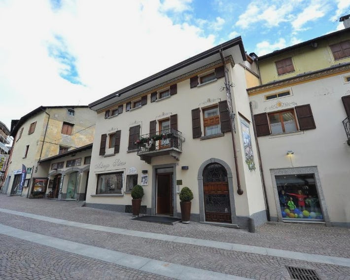 Hotel Silene Parking and Garage