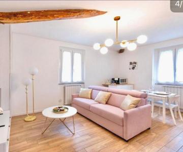 Lora luxury Suite 5, free private parking, self check in