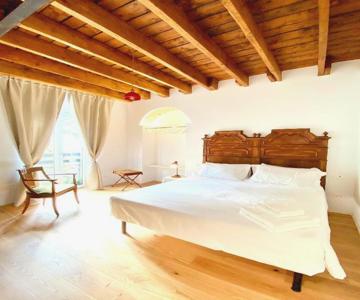 Historic Charm with Whirlpool - Motta Apartments