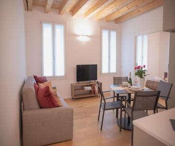 Amendola City View Apartments Suite Romantica