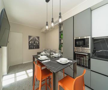 Apt 2 min from the Cathedral with private parking