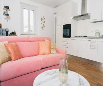 Lora luxury Suite 3, free private parking, self check in