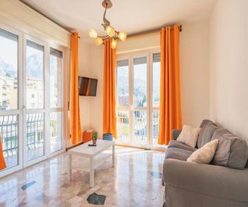 Spacious bright apartment with panoramic views