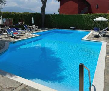 Apartment with swimming pool