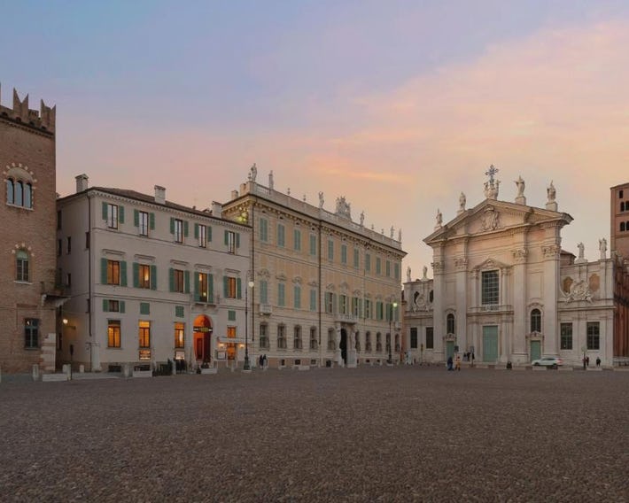 Cà Uberti Palace Hotel, MantegnaHotels