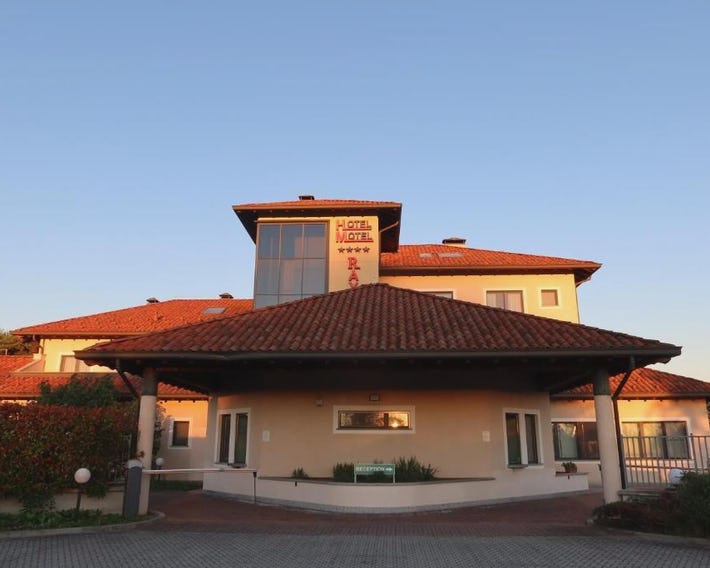 Raya Hotel