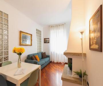 The Wall - Top Floor Apartment