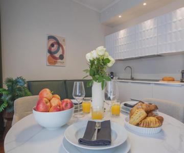 Chic 1bdr With Shared Terrace Steps From Duomo By Rentopolis