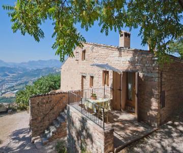 Graceful Holiday Home in Acqualagna with Swimming Pool