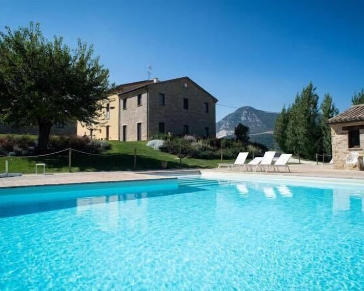 Amico Country House