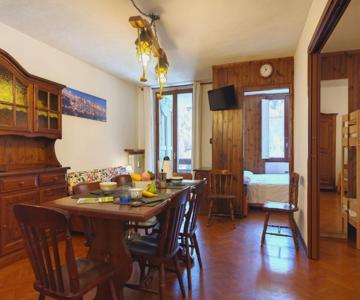 Hostdomus - Weekend Wood Apartment