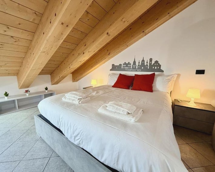 Thiago Home-Elegant Mansarda Santa Giulia Square