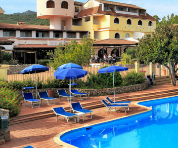 Colonna Beach Hotel & Apartments