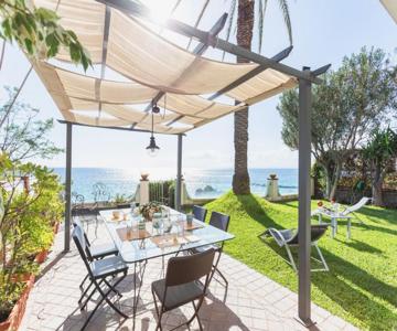 GuestHost - Penelope Seaview Apartment