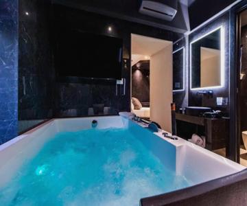 4 Suites " unconventional living rooms "