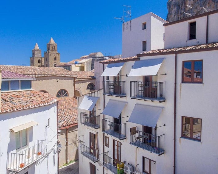 Cefalu in Blu