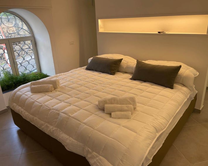 Hola Cathedral House