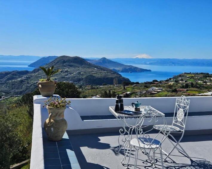 Villa Paradiso - spectacular sea view over volcanoes