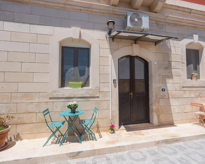 Paolino Home And Rooms