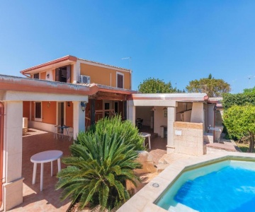 Villa con piscina a 2 passi dal mare