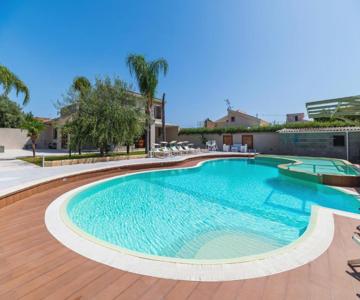 Aqua Suites Doria