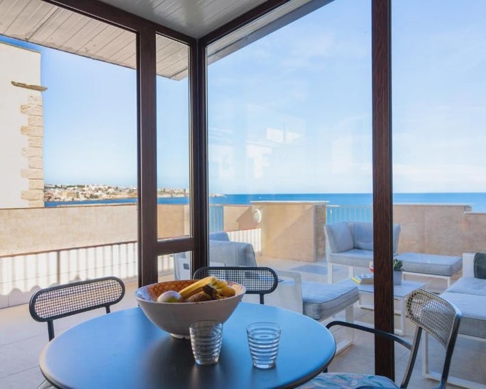 GuestHost - Pam's Seaview Apartment