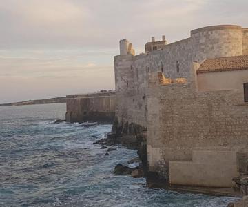 Alle Porte Del Castello Maniace