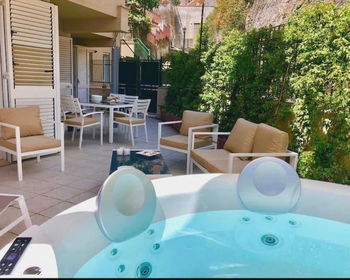 CASA MANDO with Terrace and Jacuzzi