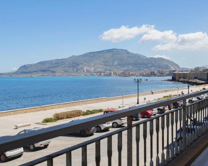 GuestHost - Sirene Seaview Apartment with Balcony