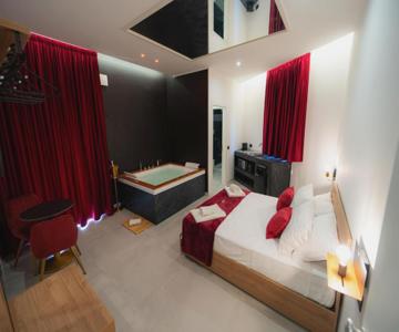 5 Stars - Exclusive Luxury Suites with a jacuzzi