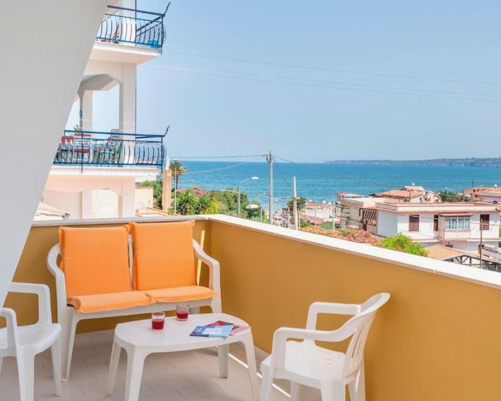 Casa Viola 1 piano 100 mt dal mare