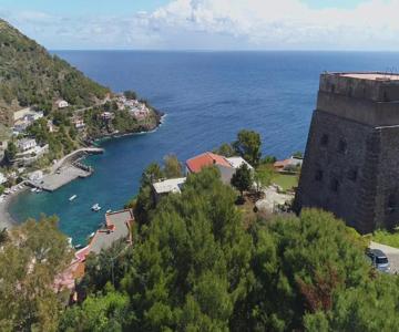 Sotto la Torre e sopra il Porticciolo