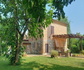 GuestHost - Lovely Cottage with Parking & Garden