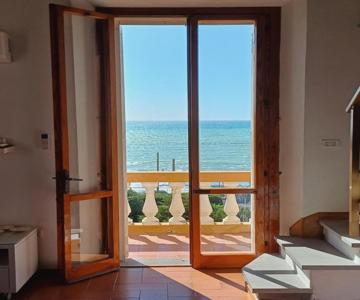 Seafront loft in Liberty villa