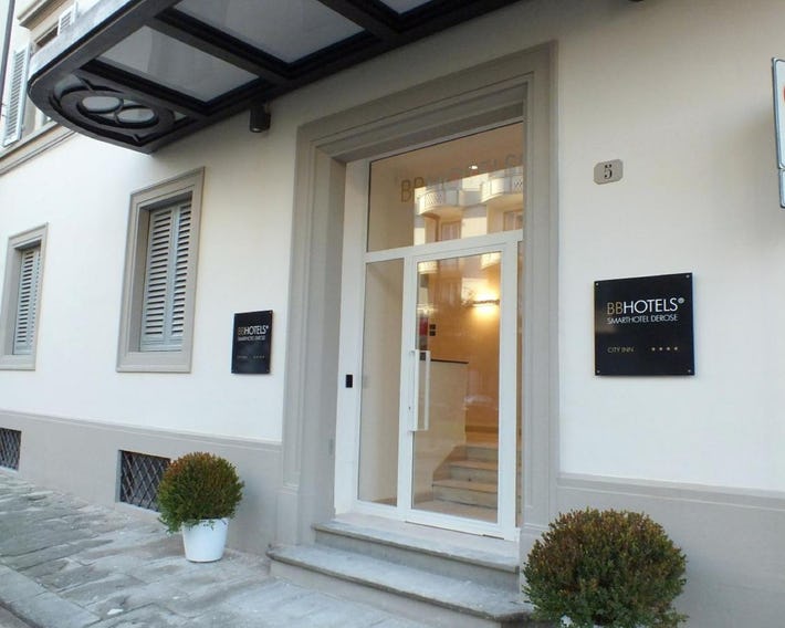 De Rose Hotel