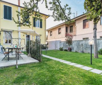 Zibaldone Family Villa with Garden and 2 Parking Spaces