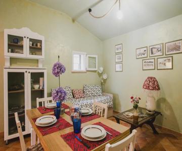 GuestHost - Rustic House near Lucca With Private Parking and Garden!