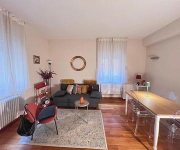 Contemporary central with lift and Ac apartment