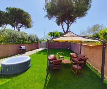 - SeaFront Deluxe Home- [Private Jacuzzi & Garden]