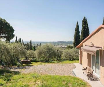 Cozy Tuscany Apartment With View