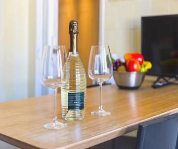 Hostly-Ai Due Passi Apartment
