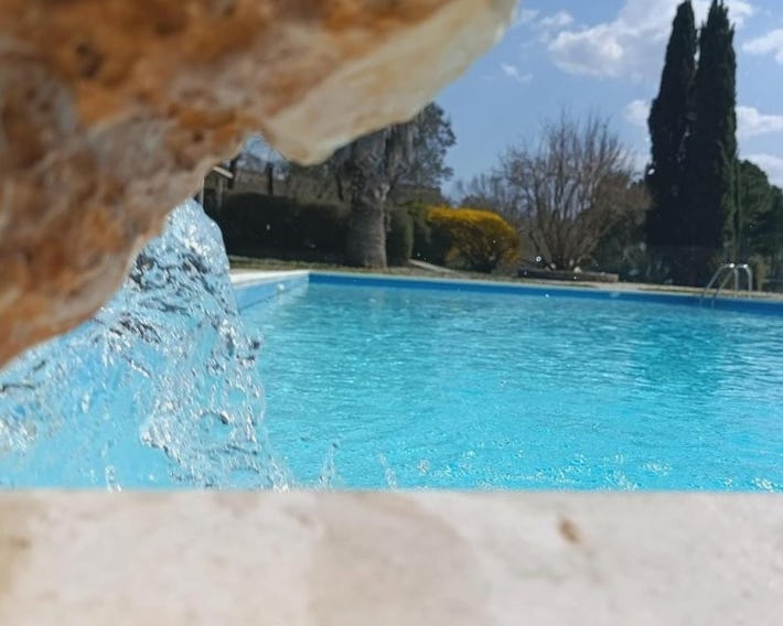 Croce di Bibbiano Apartaments with Pool in front of San Gimignano