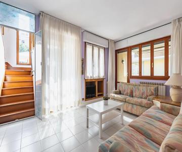 GuestHost - Two-Levels Apartment with Terrace and Parking