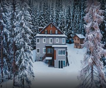 Chalet Queen